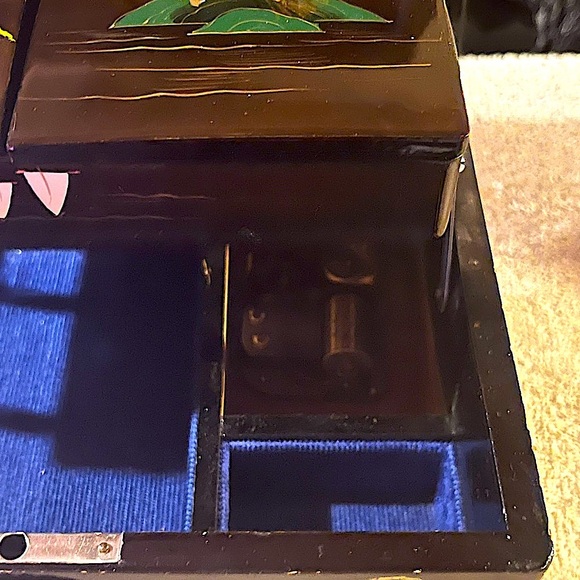 Vintage Japanese Lacquered Music Box - Picture 5 of 10